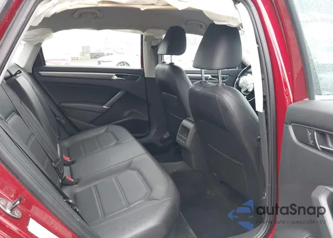 2017 Volkswagen Passat 1.8T R-Line z USA, uszkodzony, nr VIN 1VWDT7A30HC007788